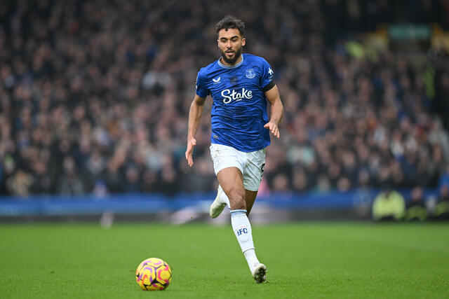 L'attaccante Dominic Calvert-Lewin in campo con la maglia dell'Everton 