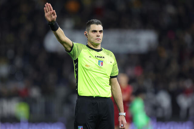 L'arbitro Simone Sozza della sezione di Seregno 
