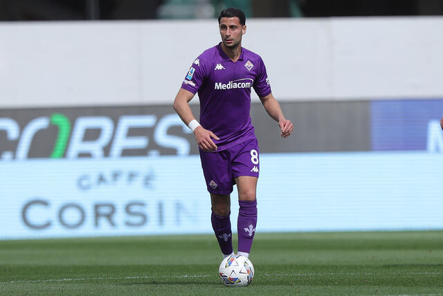 Rolando Mandragora in campo con la Fiorentina 