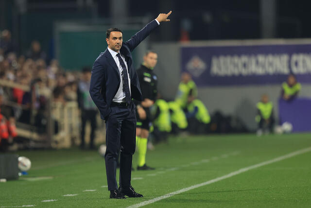 Raffaele Palladino durante una partita alla guida della Fiorentina