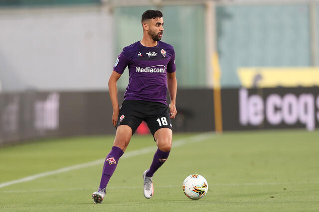Rachid Ghezzal con la maglia della Fiorentina 