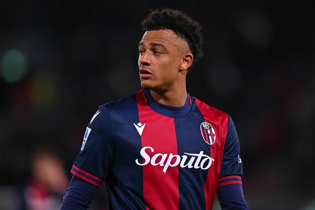 Dan Ndoye in campo con la maglia del Bologna in Serie A