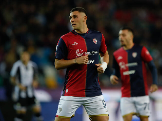L'attaccante del Cagliari Roberto Piccoli in campo in Serie A