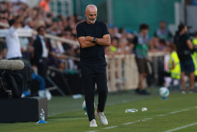 Stefano Pioli durante una partita della Fiorentina al Franchi 