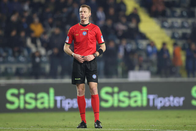 Kevin Bonacina dirige una partita del Torino