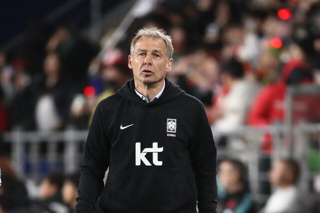 Jurgen Klinsmann allena la Corea del Sud nell'amichevole contro la Colombia