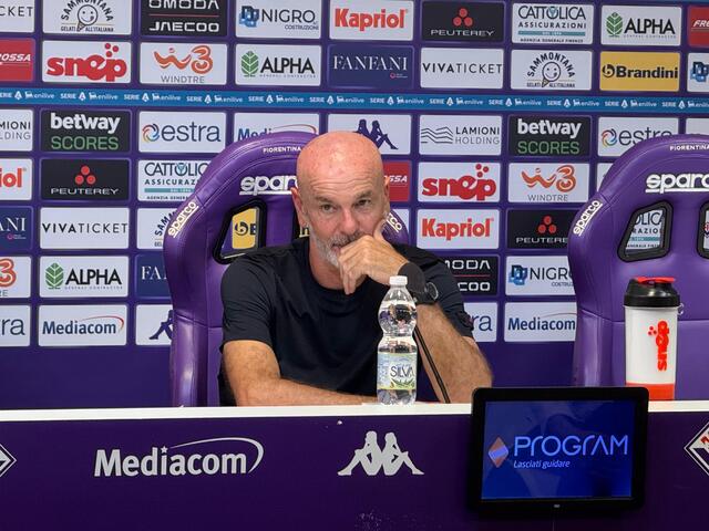 L'allenatore della Fiorentina Stefano Pioli in conferenza stampa 