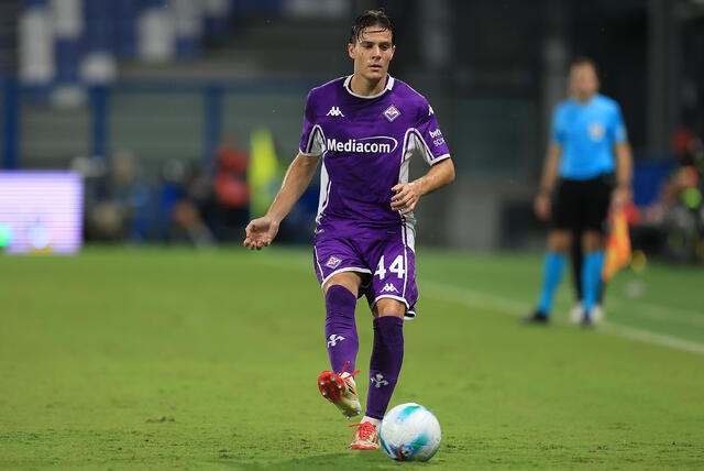 Nicolò Fagioli in campo con la Fiorentina 