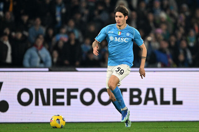 Alessandro Zanoli in campo col Napoli 