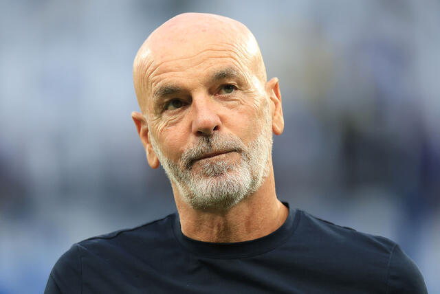 Stefano Pioli durante una partita della Fiorentina 