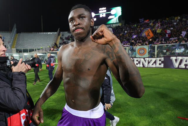 Moise Kean esulta dopo una vittoria al Franchi con la Fiorentina 