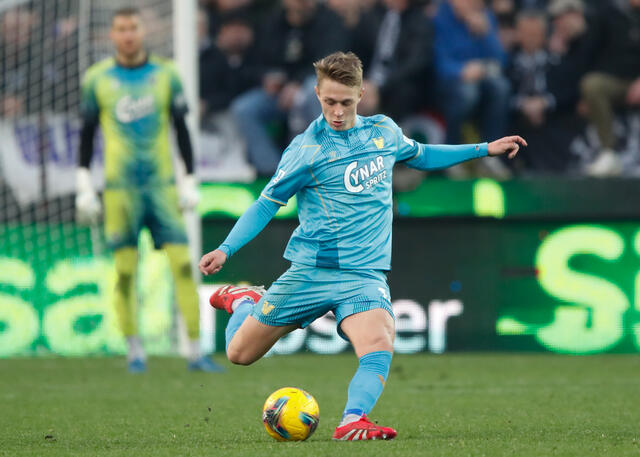 Hans Nicolussi Caviglia effettua un lancio con la maglia del Venezia