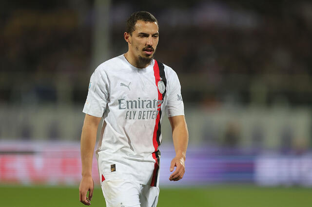Ismael Bennacer in campo con la maglia del Milan