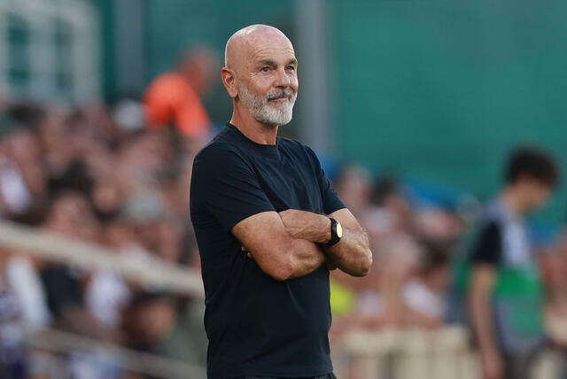 Stefano Pioli durante una partita della Fiorentina 