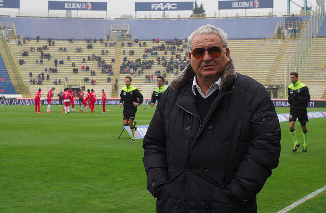 Pantaleo Corvino sul terreno dello stadio Dall'Ara d Bologna 