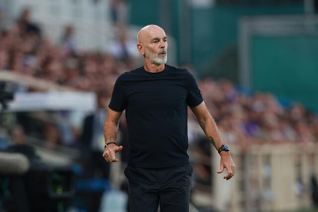 Il tecnico della Fiorentina Stefano Pioli durante una partita 
