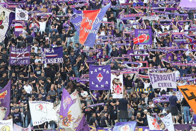 Tifosi della Fiorentina durante una partita al Franchi 