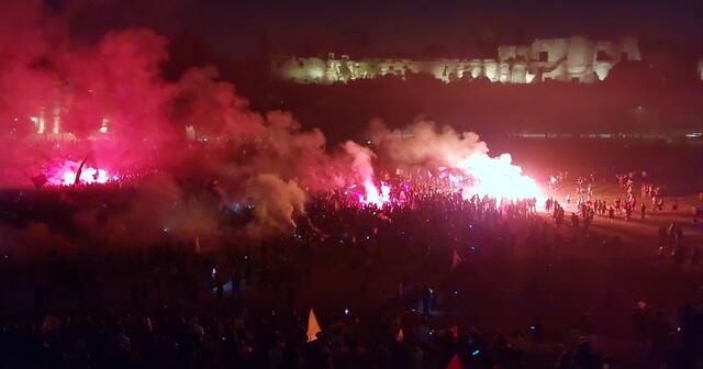 Roma vince la Conference, tifosi scatenati al Circo Massimo (VIDEO) Roma vince la Conference, tifosi scatenati al Circo Massimo (VIDEO)