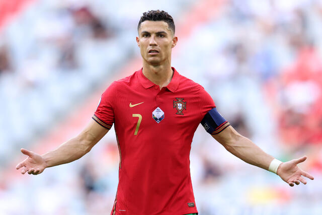 Cristiano Ronaldo nei guai: multa per aggressione e danno penale Cristiano Ronaldo nei guai: multa per aggressione e danno penale